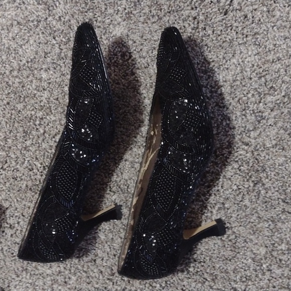 VALERIE STEVENS WOMEN'S TANGO BEADED BLACK BEADED POINTED TOE SIZE 8B PUMPS - Picture 4 of 15
